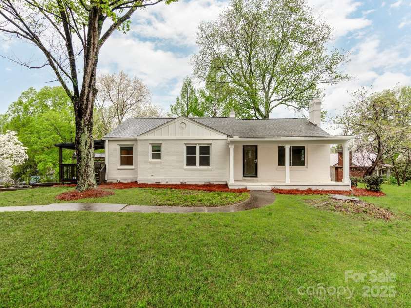 1113 Gregory Lane, Statesville, NC 28677.  MLS# CAR4243559, YatesRealty ID 8966. Amazingly Renovated Turn-key Ranch Home!
