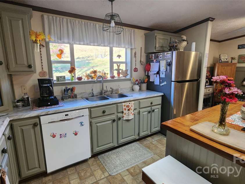 141 Hungry Creek Road, Canton, NC 28716.  MLS# CAR4316730, YatesRealty ID 8966. 