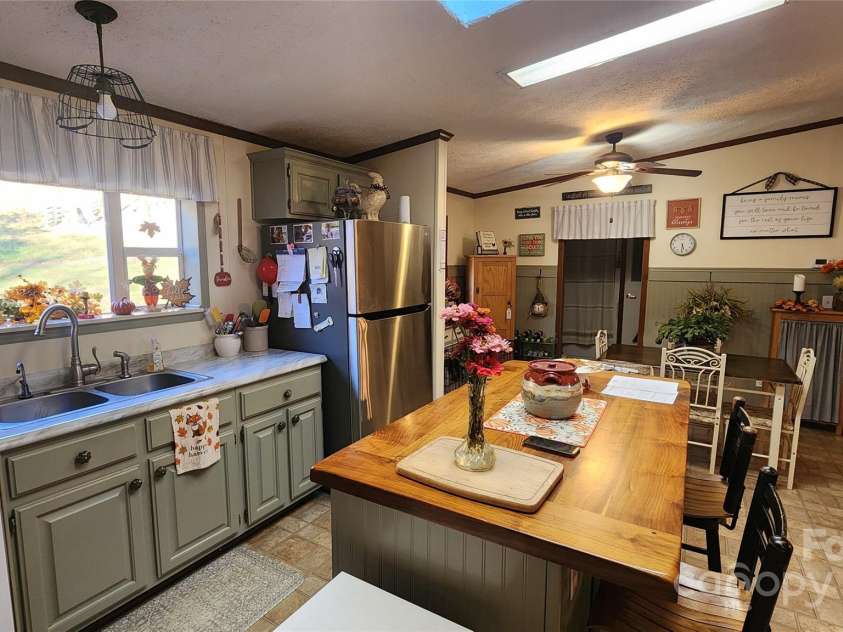 141 Hungry Creek Road, Canton, NC 28716.  MLS# CAR4316730, YatesRealty ID 8966. 