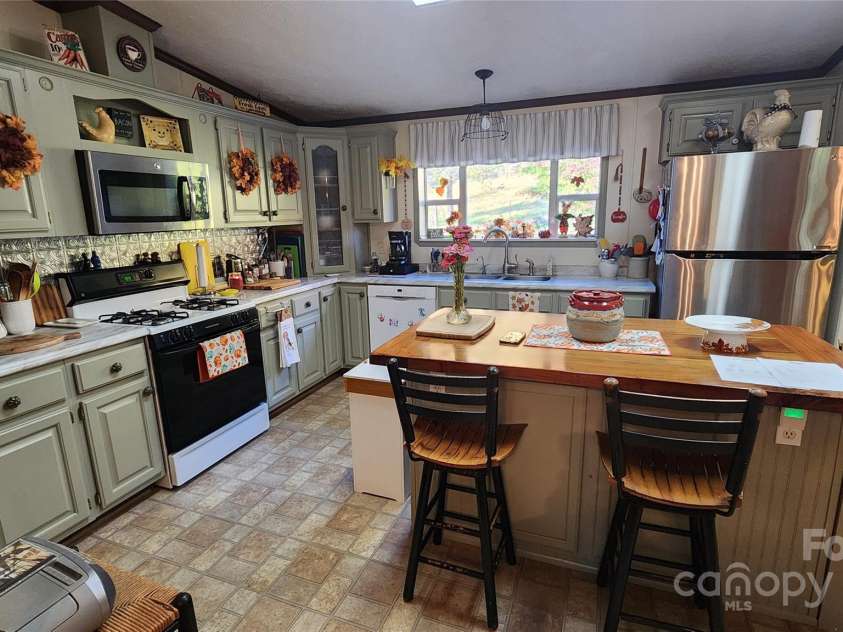141 Hungry Creek Road, Canton, NC 28716.  MLS# CAR4316730, YatesRealty ID 8966. 