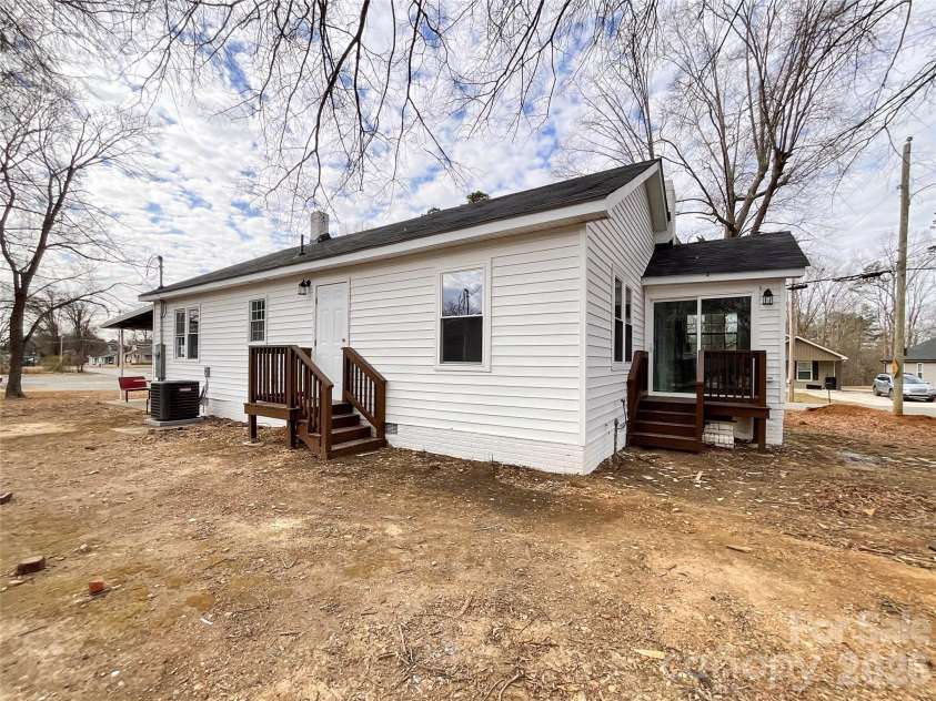 307 Arey Avenue, Albemarle, NC 28001.  MLS# CAR4343969, YatesRealty ID 8967. 