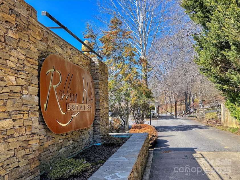 88 Adams Drive, Clyde, NC 28721.  MLS# CAR4227930, YatesRealty ID 8969. 