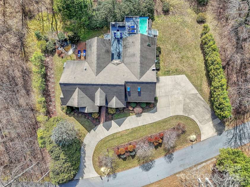 88 Adams Drive, Clyde, NC 28721.  MLS# CAR4227930, YatesRealty ID 8969. 