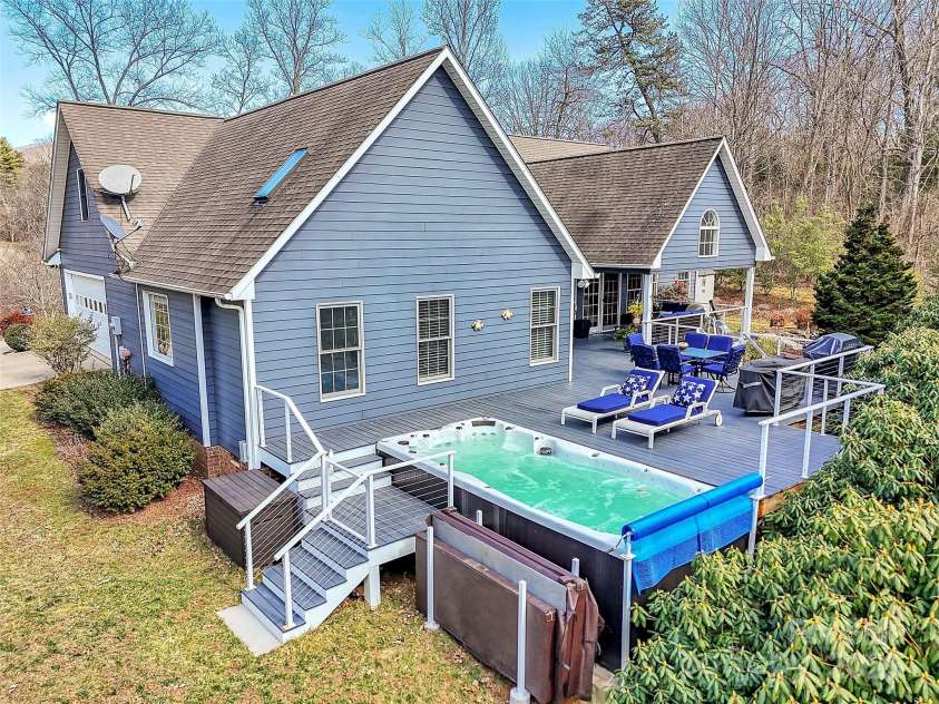 88 Adams Drive, Clyde, NC 28721.  MLS# CAR4227930, YatesRealty ID 8969. 