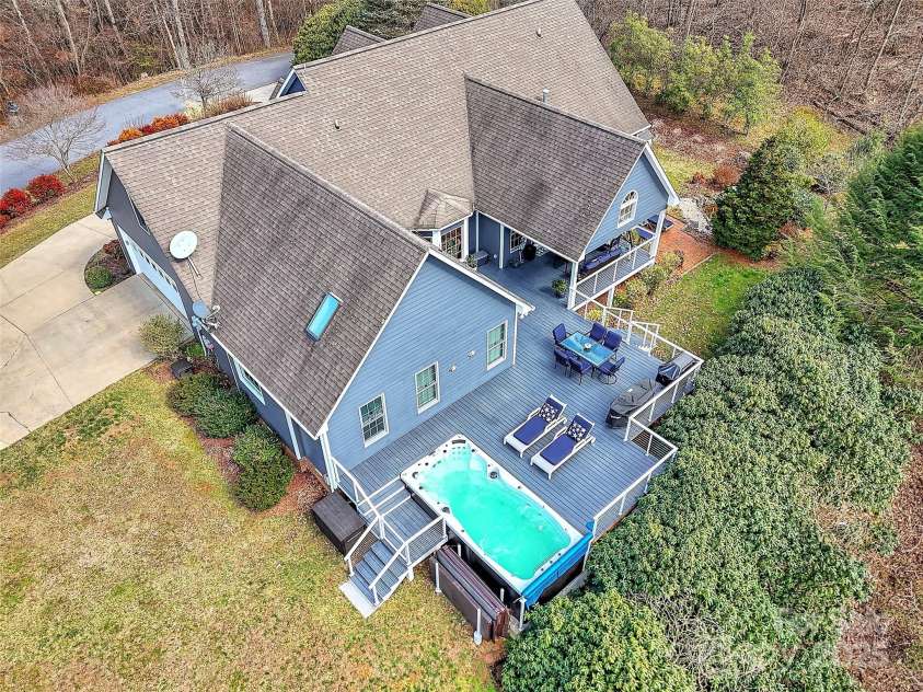 88 Adams Drive, Clyde, NC 28721.  MLS# CAR4227930, YatesRealty ID 8969. 