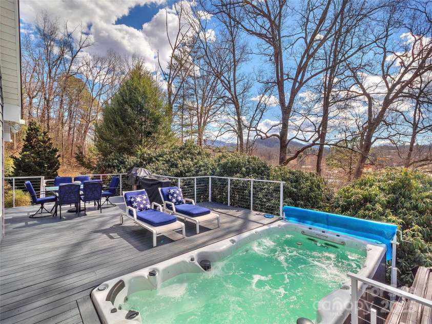 88 Adams Drive, Clyde, NC 28721.  MLS# CAR4227930, YatesRealty ID 8969. 