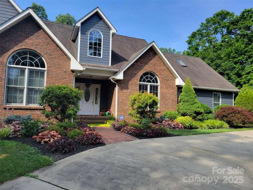 88 Adams Drive, Clyde, NC 28721.  MLS# CAR4227930, YatesRealty ID 8969. 