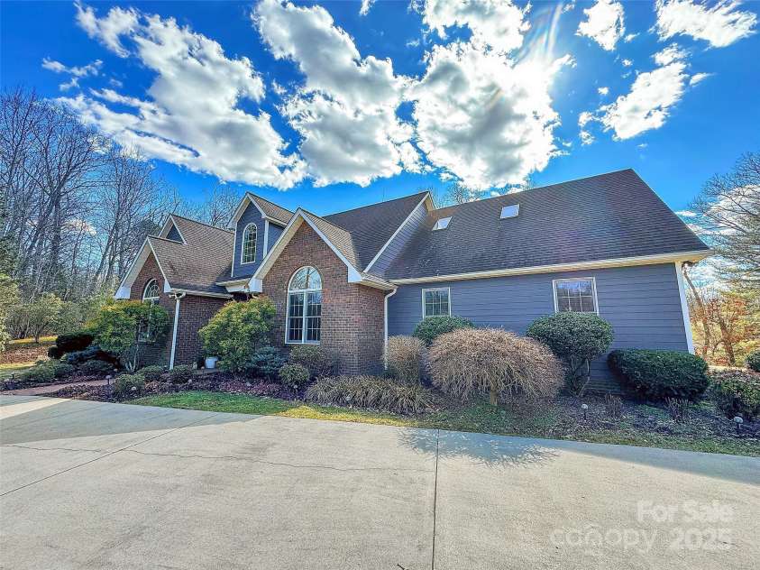 88 Adams Drive, Clyde, NC 28721.  MLS# CAR4227930, YatesRealty ID 8969. 