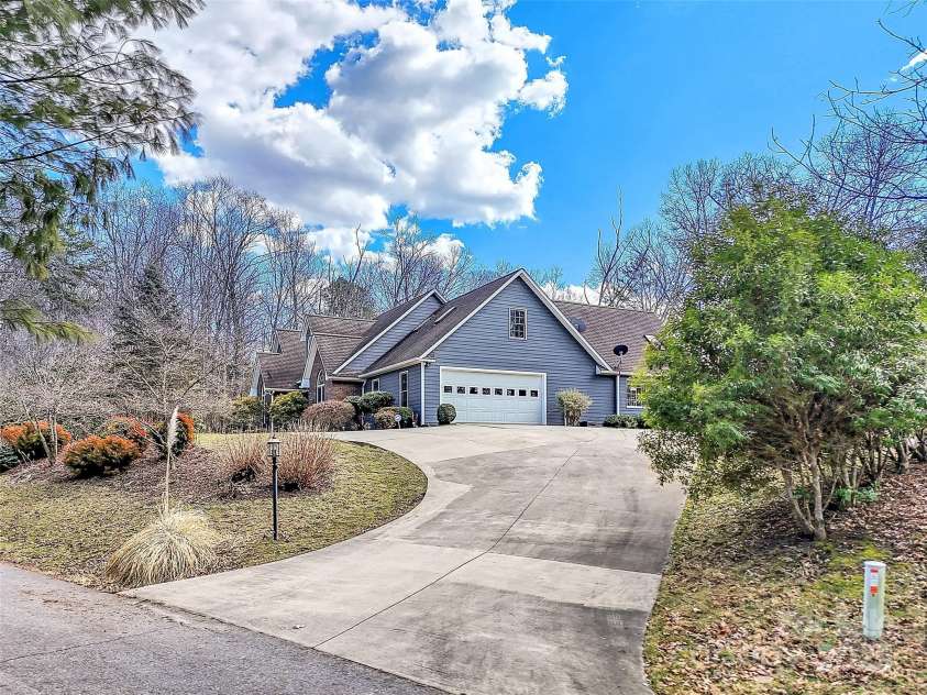 88 Adams Drive, Clyde, NC 28721.  MLS# CAR4227930, YatesRealty ID 8969. 