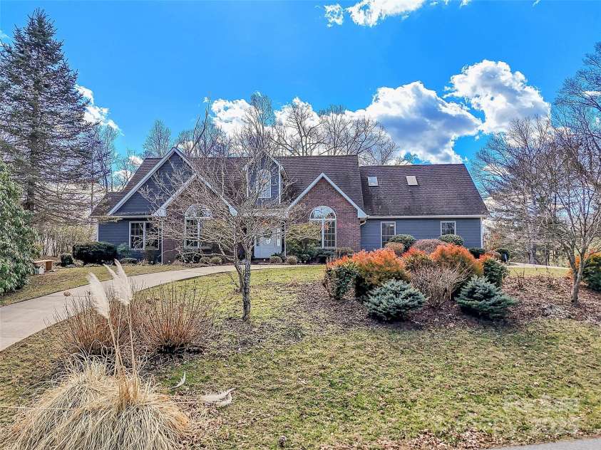 88 Adams Drive, Clyde, NC 28721.  MLS# CAR4227930, YatesRealty ID 8969. 