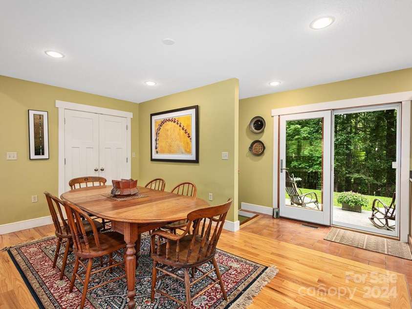 184 Upper White Oak Road, Mars Hill, NC 28754.  MLS# CAR4187288, YatesRealty ID 897. Ample dining area.  Sliding doors to the porch and back yard.