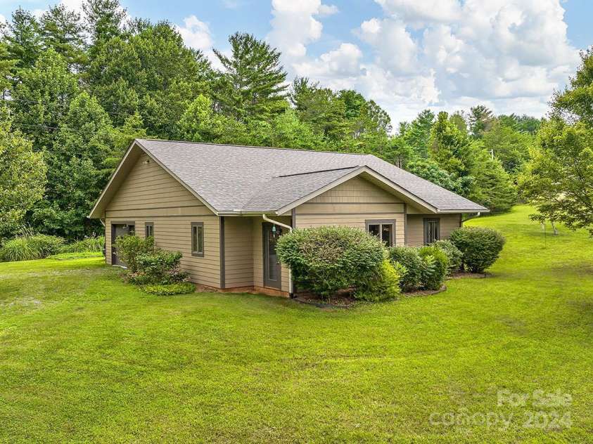 184 Upper White Oak Road, Mars Hill, NC 28754.  MLS# CAR4187288, YatesRealty ID 897. Currently a pottery studio. Great space for any craft.