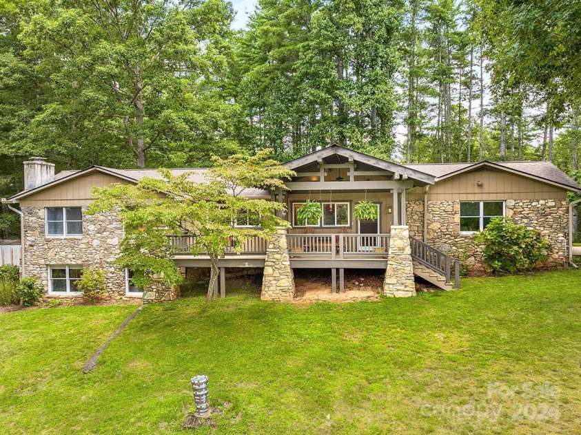 184 Upper White Oak Road, Mars Hill, NC 28754.  MLS# CAR4187288, YatesRealty ID 897. Located 15 min to Weaverville and 25 min to Asheville!