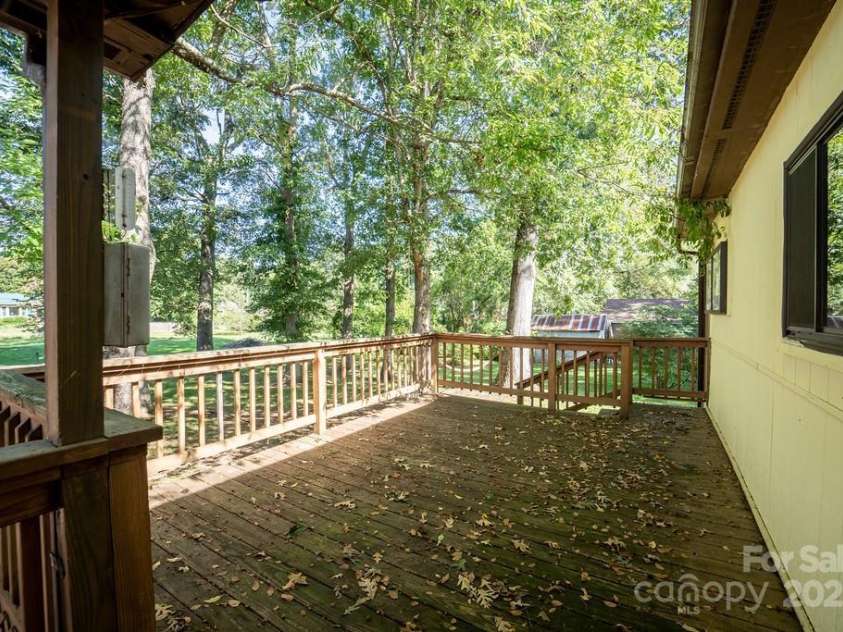 116 Bradshaw Avenue, Hendersonville, NC 28792.  MLS# CAR4179675, YatesRealty ID 8970. Back deck