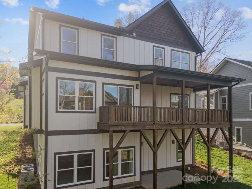 64 Pinedale Road, Asheville, NC 28805.  MLS# CAR4210375, YatesRealty ID 8970. 