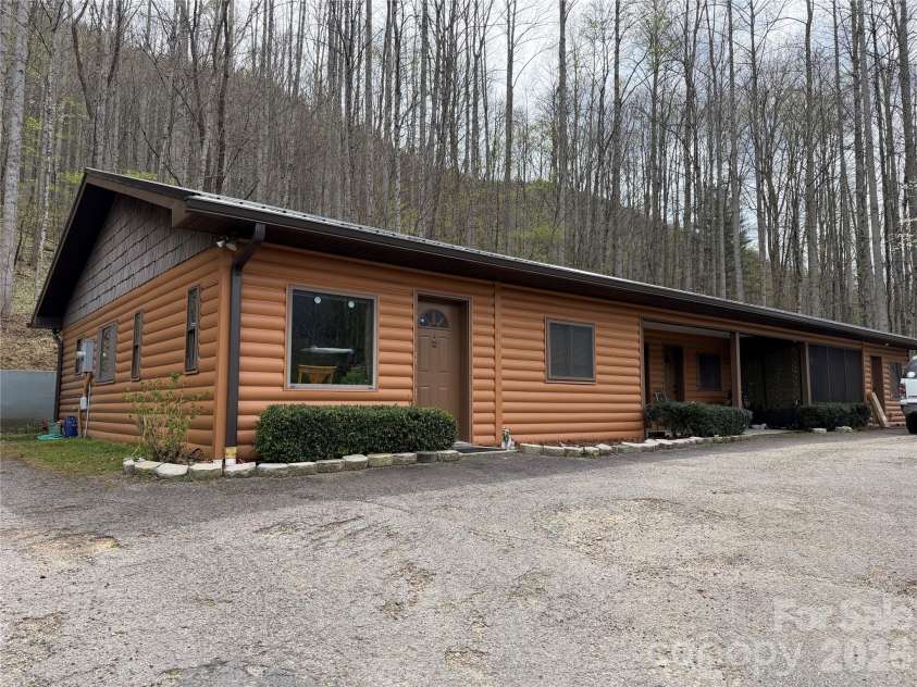 29 Plum Nearly Lane, Maggie Valley, NC 28751.  MLS# CAR4366380, YatesRealty ID 8973. 
