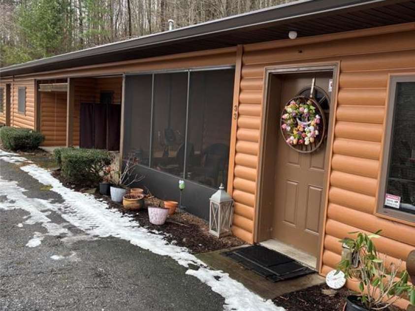 29 Plum Nearly Lane, Maggie Valley, NC 28751.  MLS# CAR4366380, YatesRealty ID 8973. 