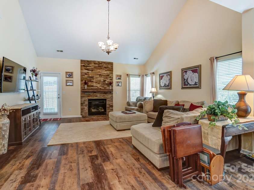 10421 Dominion Village Drive, Charlotte, NC 28269.  MLS# CAR4241864, YatesRealty ID 8975. 