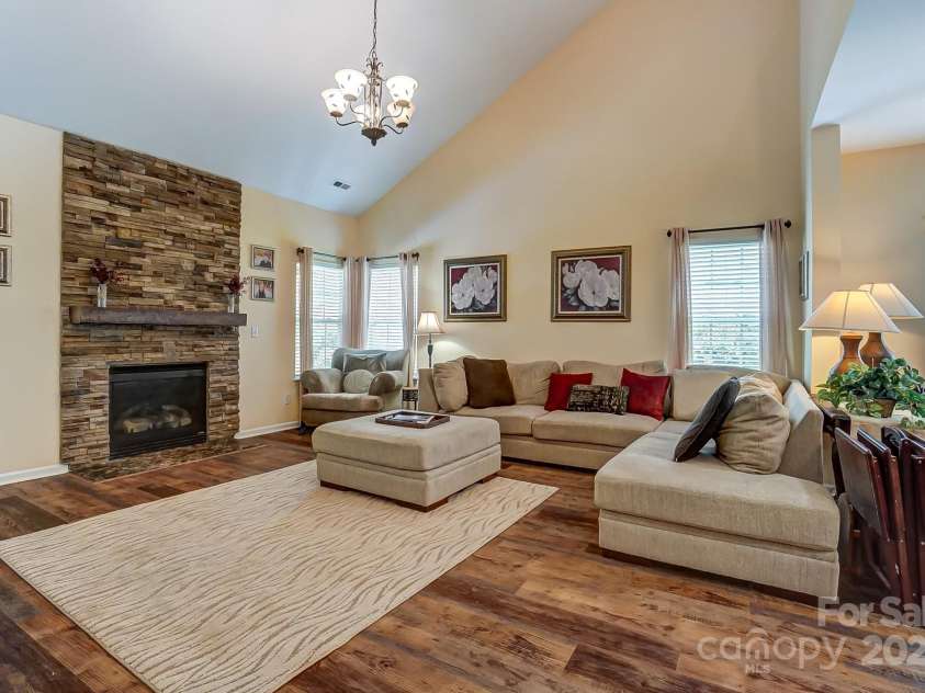 10421 Dominion Village Drive, Charlotte, NC 28269.  MLS# CAR4241864, YatesRealty ID 8975. 