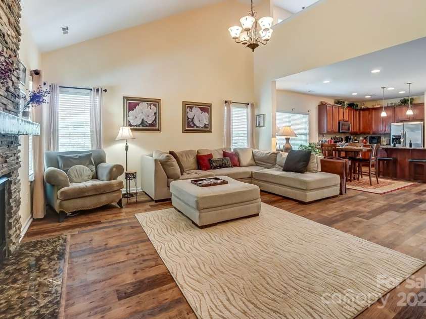 10421 Dominion Village Drive, Charlotte, NC 28269.  MLS# CAR4241864, YatesRealty ID 8975. 