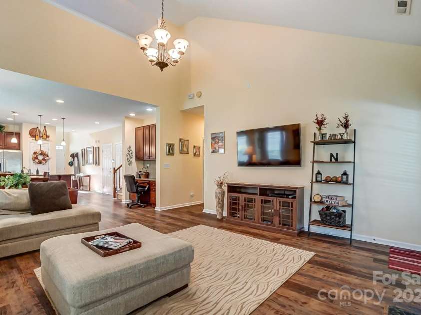 10421 Dominion Village Drive, Charlotte, NC 28269.  MLS# CAR4241864, YatesRealty ID 8975. 