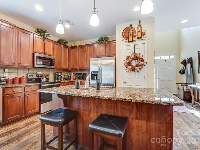 10421 Dominion Village Drive, Charlotte, NC 28269.  MLS# CAR4241864, YatesRealty ID 8975. 