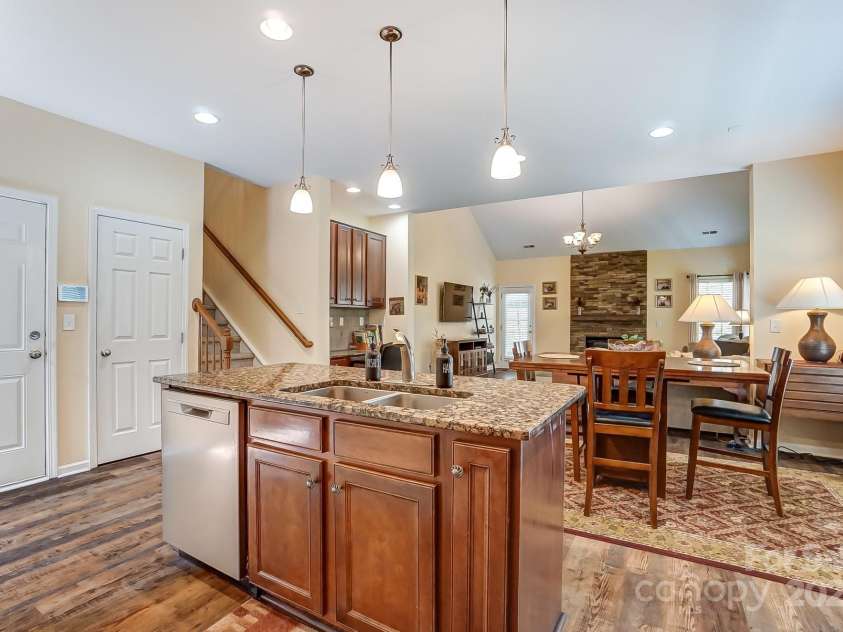 10421 Dominion Village Drive, Charlotte, NC 28269.  MLS# CAR4241864, YatesRealty ID 8975. 