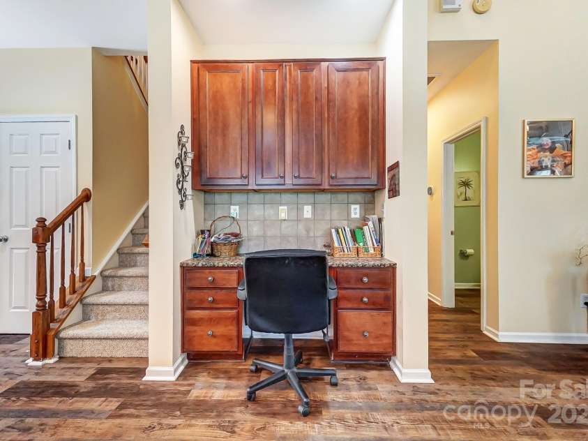 10421 Dominion Village Drive, Charlotte, NC 28269.  MLS# CAR4241864, YatesRealty ID 8975. 