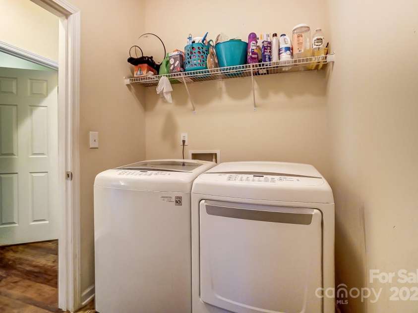 10421 Dominion Village Drive, Charlotte, NC 28269.  MLS# CAR4241864, YatesRealty ID 8975. 