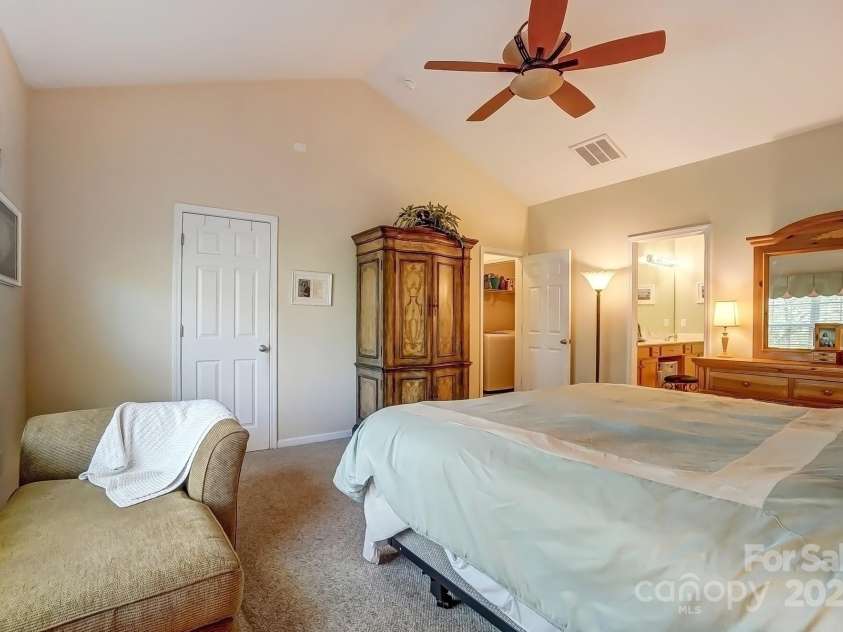 10421 Dominion Village Drive, Charlotte, NC 28269.  MLS# CAR4241864, YatesRealty ID 8975. 