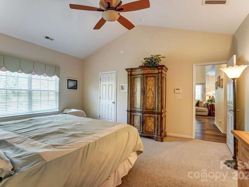 10421 Dominion Village Drive, Charlotte, NC 28269.  MLS# CAR4241864, YatesRealty ID 8975. 