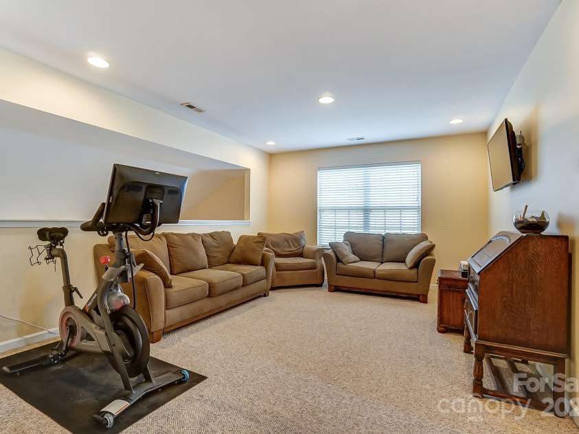 10421 Dominion Village Drive, Charlotte, NC 28269.  MLS# CAR4241864, YatesRealty ID 8975. 