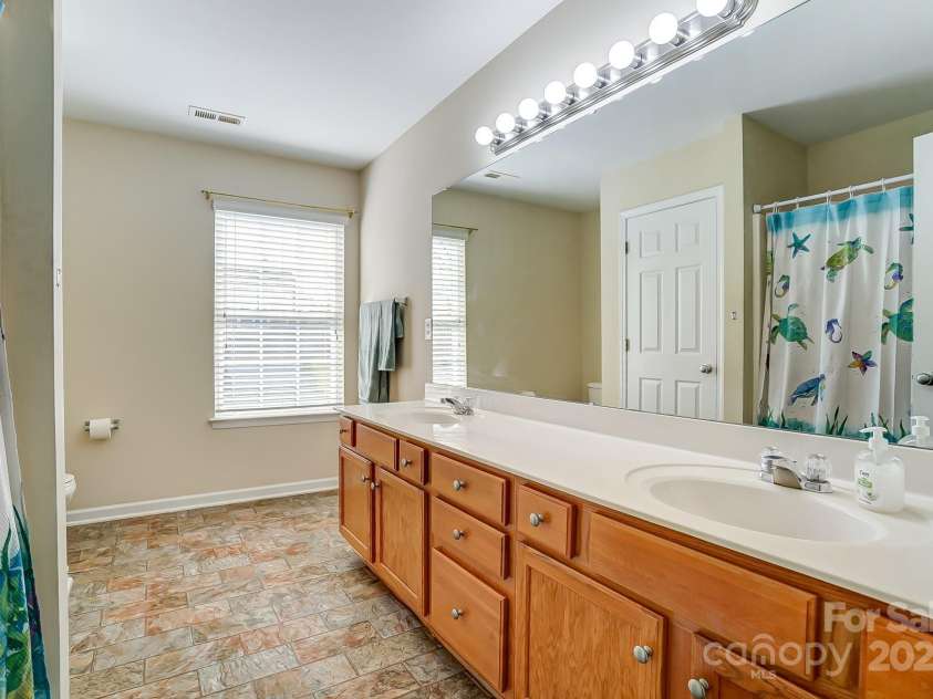 10421 Dominion Village Drive, Charlotte, NC 28269.  MLS# CAR4241864, YatesRealty ID 8975. 