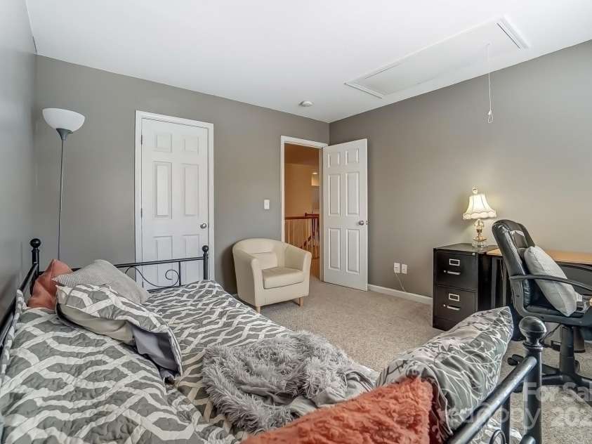 10421 Dominion Village Drive, Charlotte, NC 28269.  MLS# CAR4241864, YatesRealty ID 8975. 