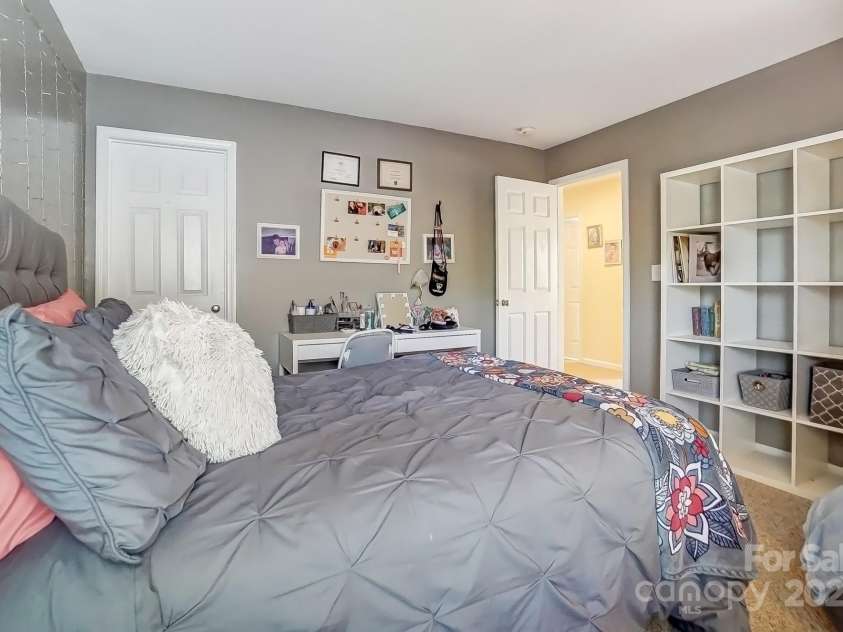 10421 Dominion Village Drive, Charlotte, NC 28269.  MLS# CAR4241864, YatesRealty ID 8975. 