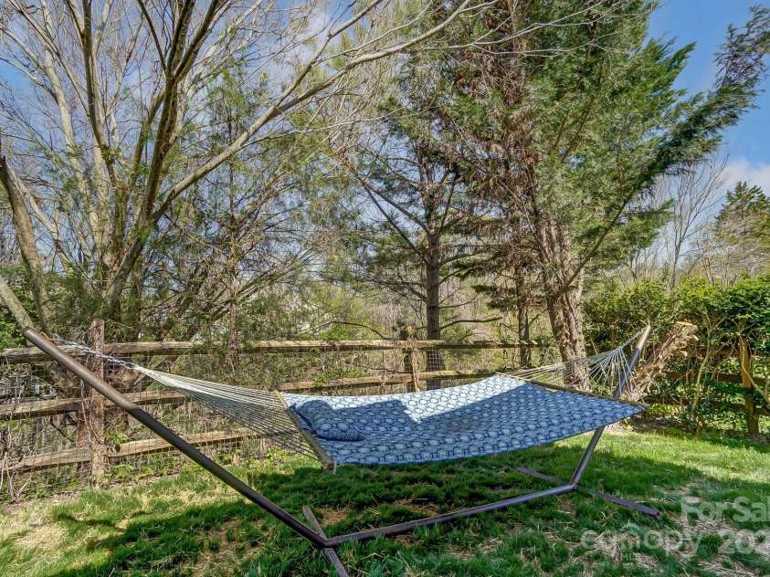 10421 Dominion Village Drive, Charlotte, NC 28269.  MLS# CAR4241864, YatesRealty ID 8975. 