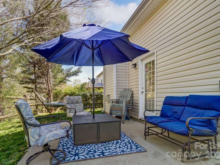 10421 Dominion Village Drive, Charlotte, NC 28269.  MLS# CAR4241864, YatesRealty ID 8975. 