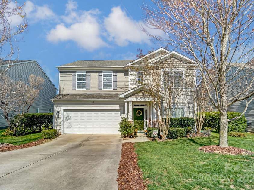 10421 Dominion Village Drive, Charlotte, NC 28269.  MLS# CAR4241864, YatesRealty ID 8975. 