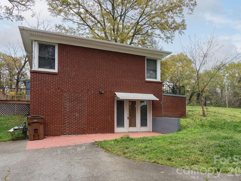 668 Riverside Drive, Lincolnton, NC 28092.  MLS# CAR4247879, YatesRealty ID 8977. 668 Riverside Dr