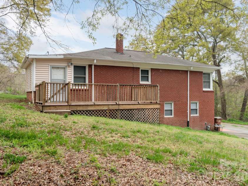 668 Riverside Drive, Lincolnton, NC 28092.  MLS# CAR4247879, YatesRealty ID 8977. 668 Riverside Dr