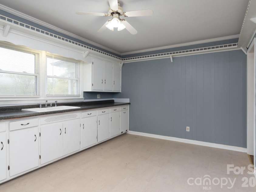 668 Riverside Drive, Lincolnton, NC 28092.  MLS# CAR4247879, YatesRealty ID 8977. 668 Riverside Dr