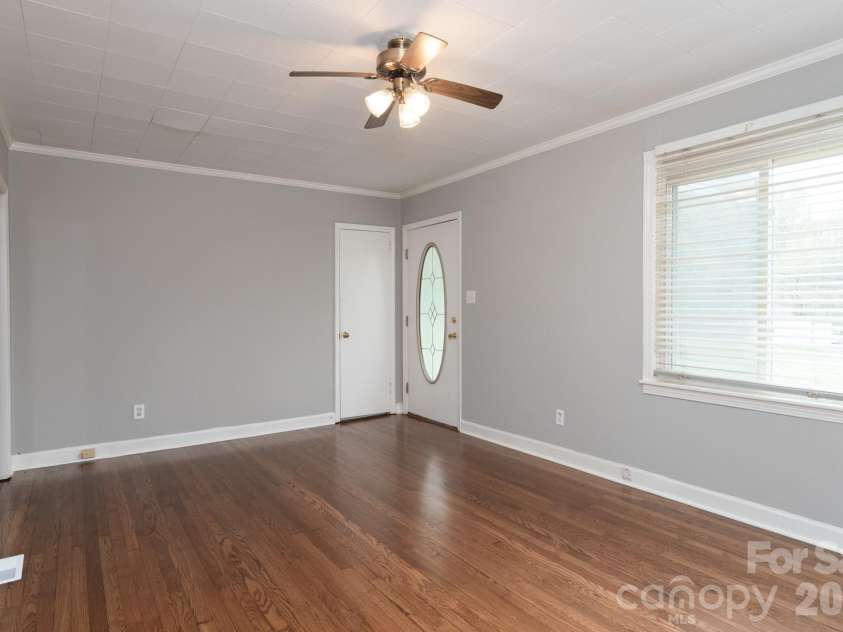 668 Riverside Drive, Lincolnton, NC 28092.  MLS# CAR4247879, YatesRealty ID 8977. 668 Riverside Dr