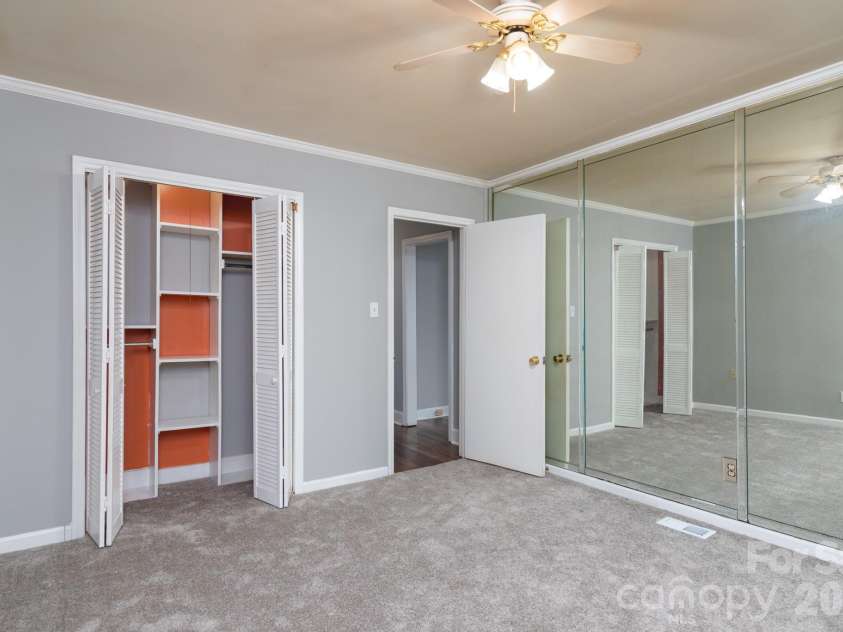 668 Riverside Drive, Lincolnton, NC 28092.  MLS# CAR4247879, YatesRealty ID 8977. 668 Riverside Dr