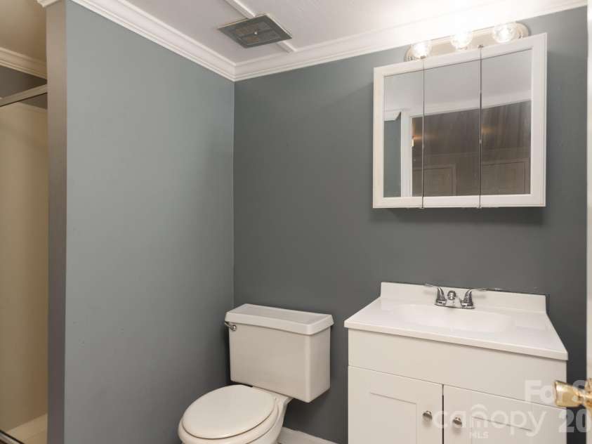 668 Riverside Drive, Lincolnton, NC 28092.  MLS# CAR4247879, YatesRealty ID 8977. 668 Riverside Dr