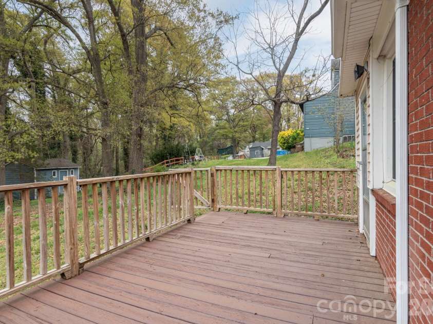 668 Riverside Drive, Lincolnton, NC 28092.  MLS# CAR4247879, YatesRealty ID 8977. 668 Riverside Dr