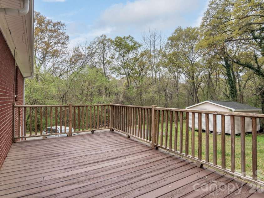 668 Riverside Drive, Lincolnton, NC 28092.  MLS# CAR4247879, YatesRealty ID 8977. 668 Riverside Dr
