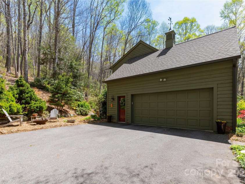 723 Merrills Cove Road, Asheville, NC 28803.  MLS# CAR4249299, YatesRealty ID 8978. Driveway