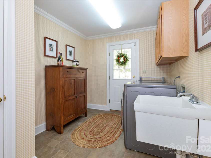 723 Merrills Cove Road, Asheville, NC 28803.  MLS# CAR4249299, YatesRealty ID 8978. Laundry / Mud Room