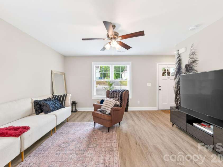 600 8th Street, Kannapolis, NC 28081.  MLS# CAR4378720, YatesRealty ID 898. 