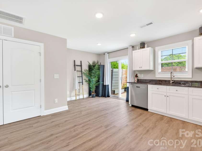 600 8th Street, Kannapolis, NC 28081.  MLS# CAR4378720, YatesRealty ID 898. 